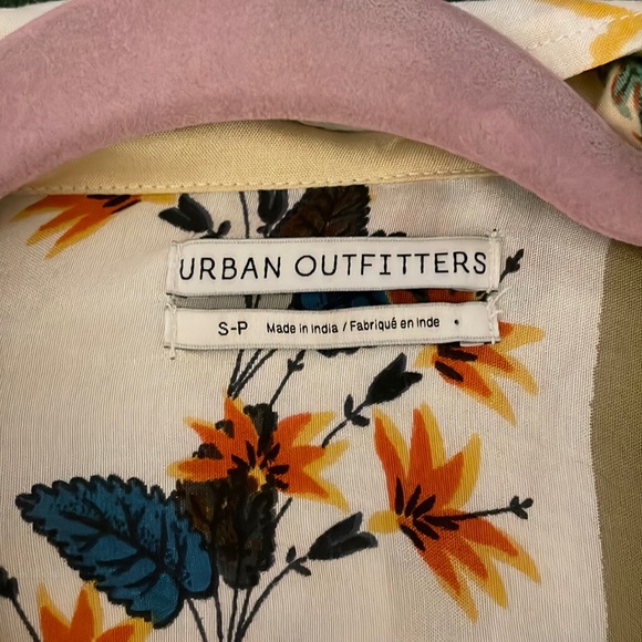 UO buttoned up blouse - Picture 1 of 3